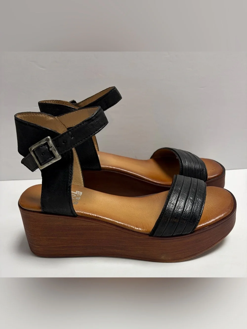 Miz Mooz Gwyneth Leather Platform Wedge Sandals Quiet Luxury  EU 39 / US 8.5-9